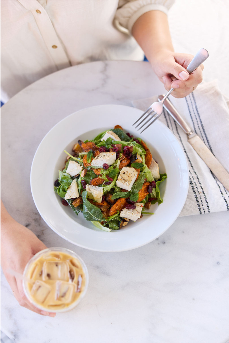 Hummus with roasted mushrooms - zhoug, herb salad